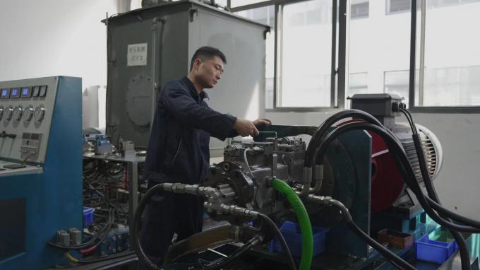 Trong kho Sauer Danfoss MMF Series MMF035DAFGABNN Hydraulic Piston Pump Để thay thế ban đầu 9